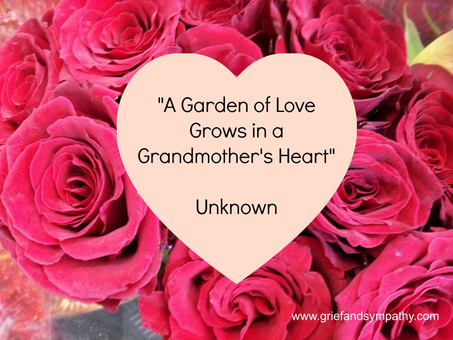 Een tuin van liefde groeit in het hart van een grootmoeder. Citaat op achtergrond van een hart en rozen.'s Heart. Quote on background of a heart and roses.